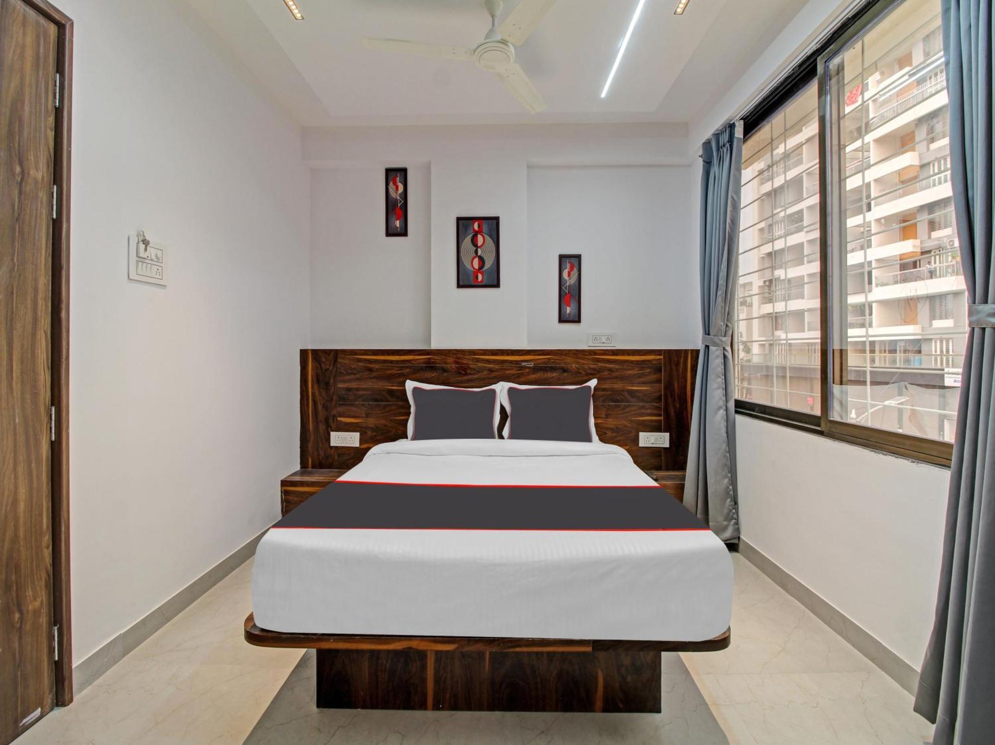 Collection O Crystal Hotel Pimpri-Chinchwad Kültér fotó